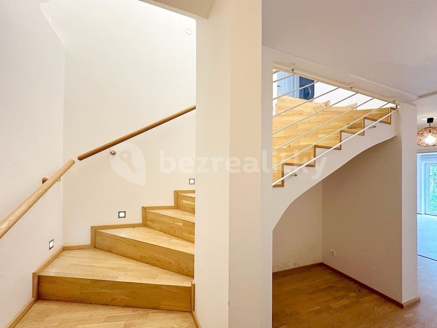 Pronájem domu 178 m², pozemek 440 m², Nad Mlýnem, Praha, Praha Pronájem domu 178 m², pozemek 440 m², Nad Mlýnem, Praha, Praha