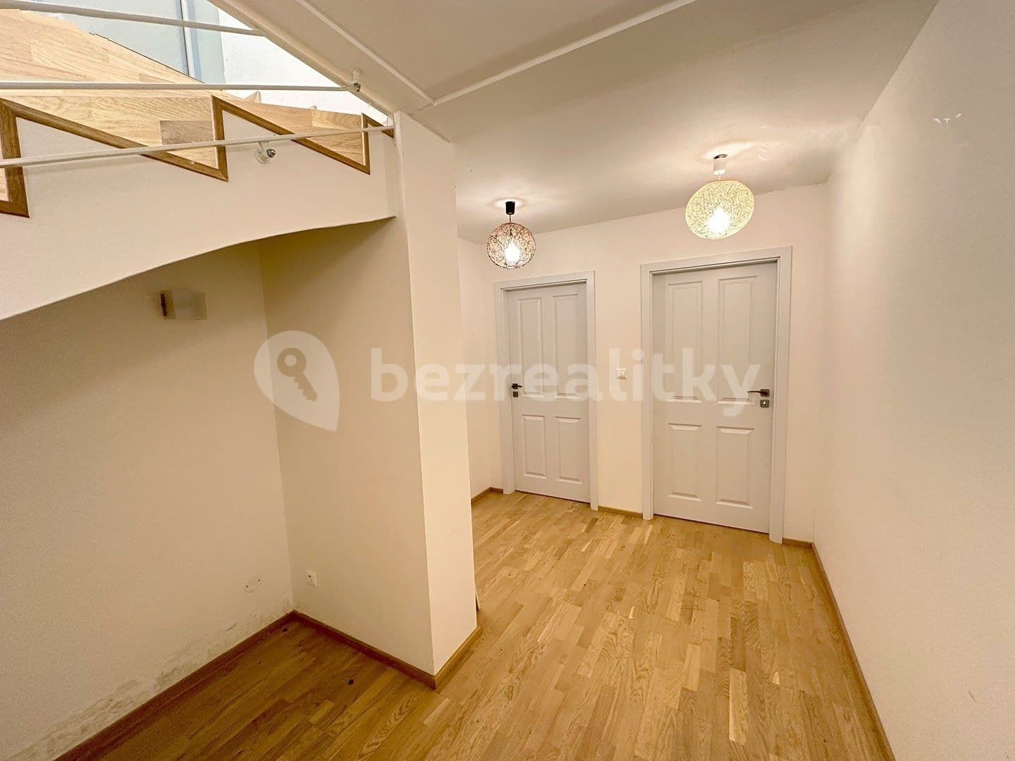 Pronájem domu 178 m², pozemek 440 m², Nad Mlýnem, Praha, Praha Pronájem domu 178 m², pozemek 440 m², Nad Mlýnem, Praha, Praha