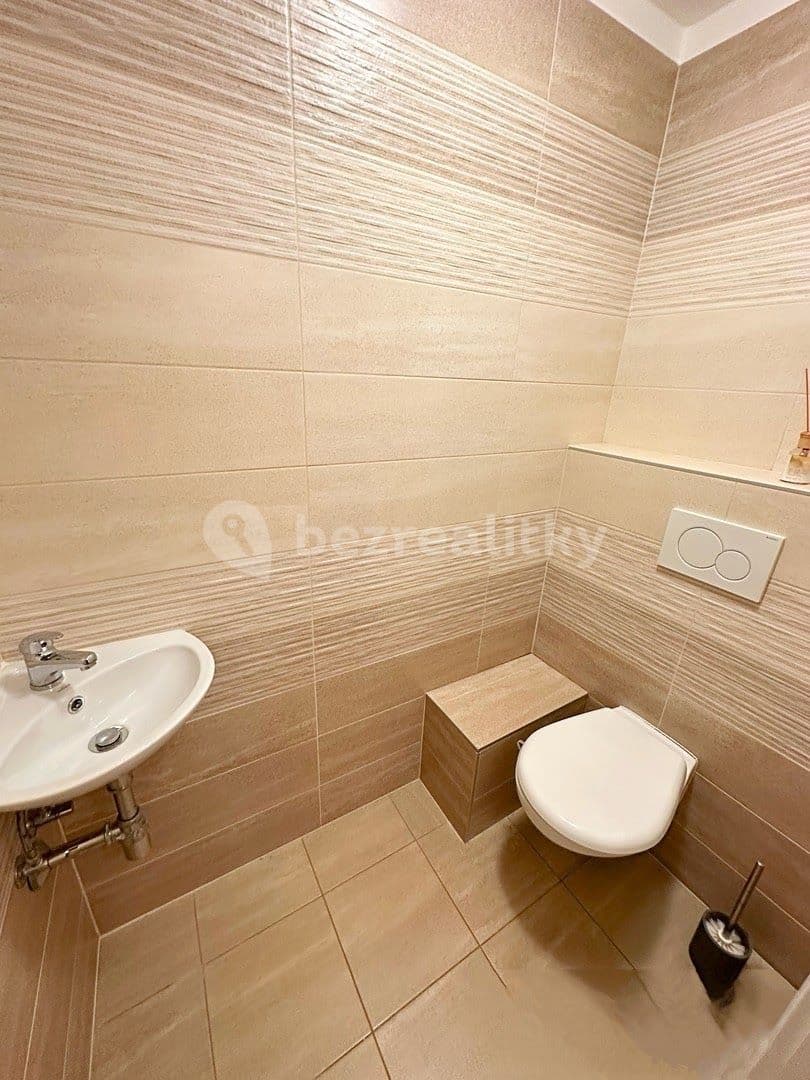 Pronájem domu 178 m², pozemek 440 m², Nad Mlýnem, Praha, Praha Pronájem domu 178 m², pozemek 440 m², Nad Mlýnem, Praha, Praha