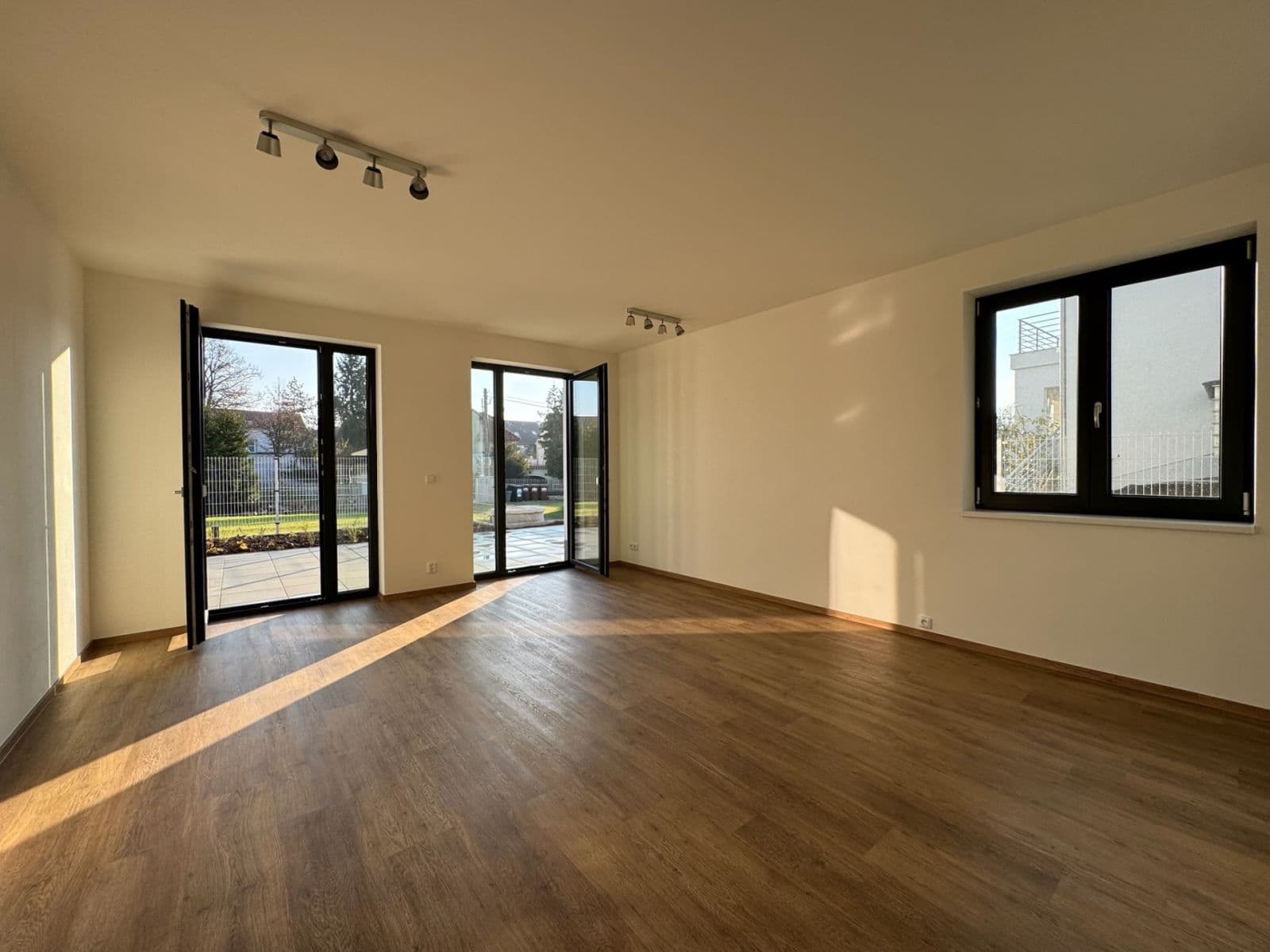 Pronájem bytu 2+kk 50 m², Na Průhonu, Dolní Břežany, Středočeský kraj Pronájem bytu 2+kk 50 m², Na Průhonu, Dolní Břežany, Středočeský kraj