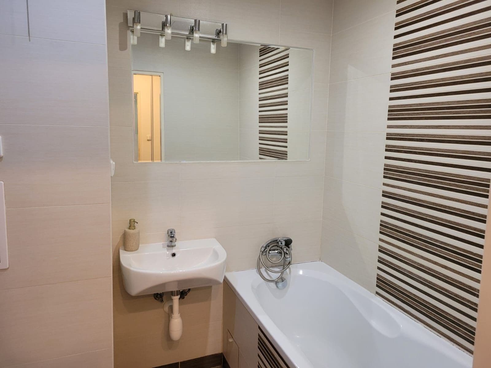 Pronájem bytu 2+kk 42 m², Ratibořská, Praha, Praha Pronájem bytu 2+kk 42 m², Ratibořská, Praha, Praha