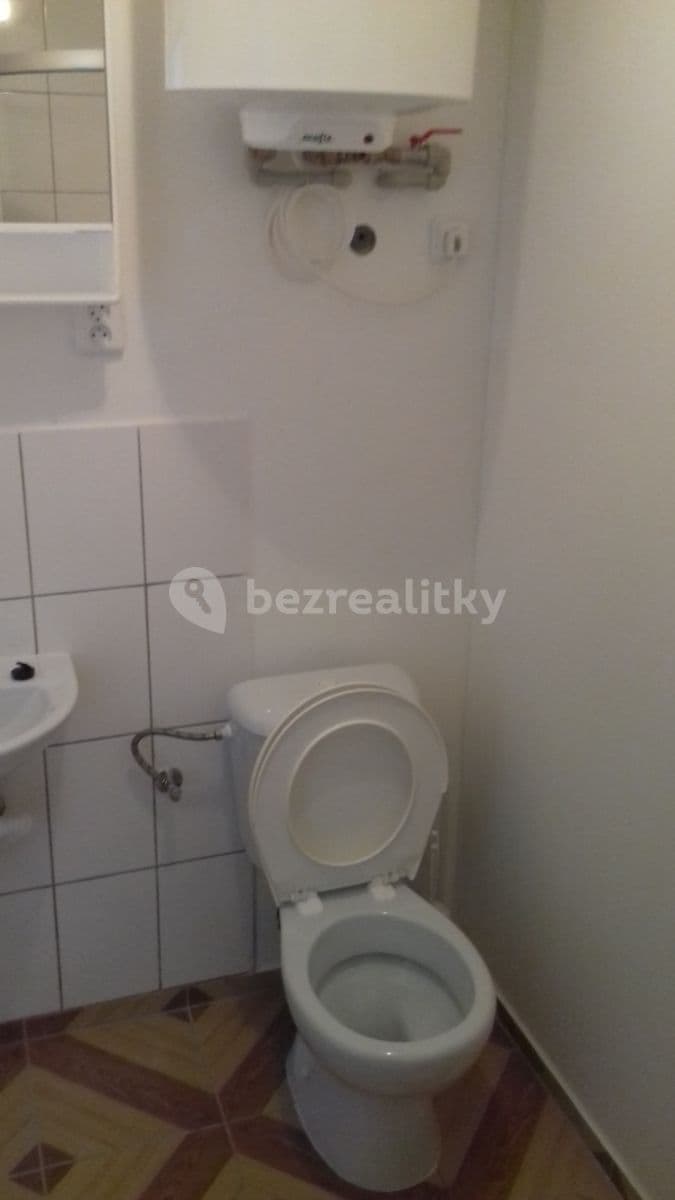 Pronájem bytu 1+kk 15 m², Masarykova, Čelákovice, Středočeský kraj Pronájem bytu 1+kk 15 m², Masarykova, Čelákovice, Středočeský kraj
