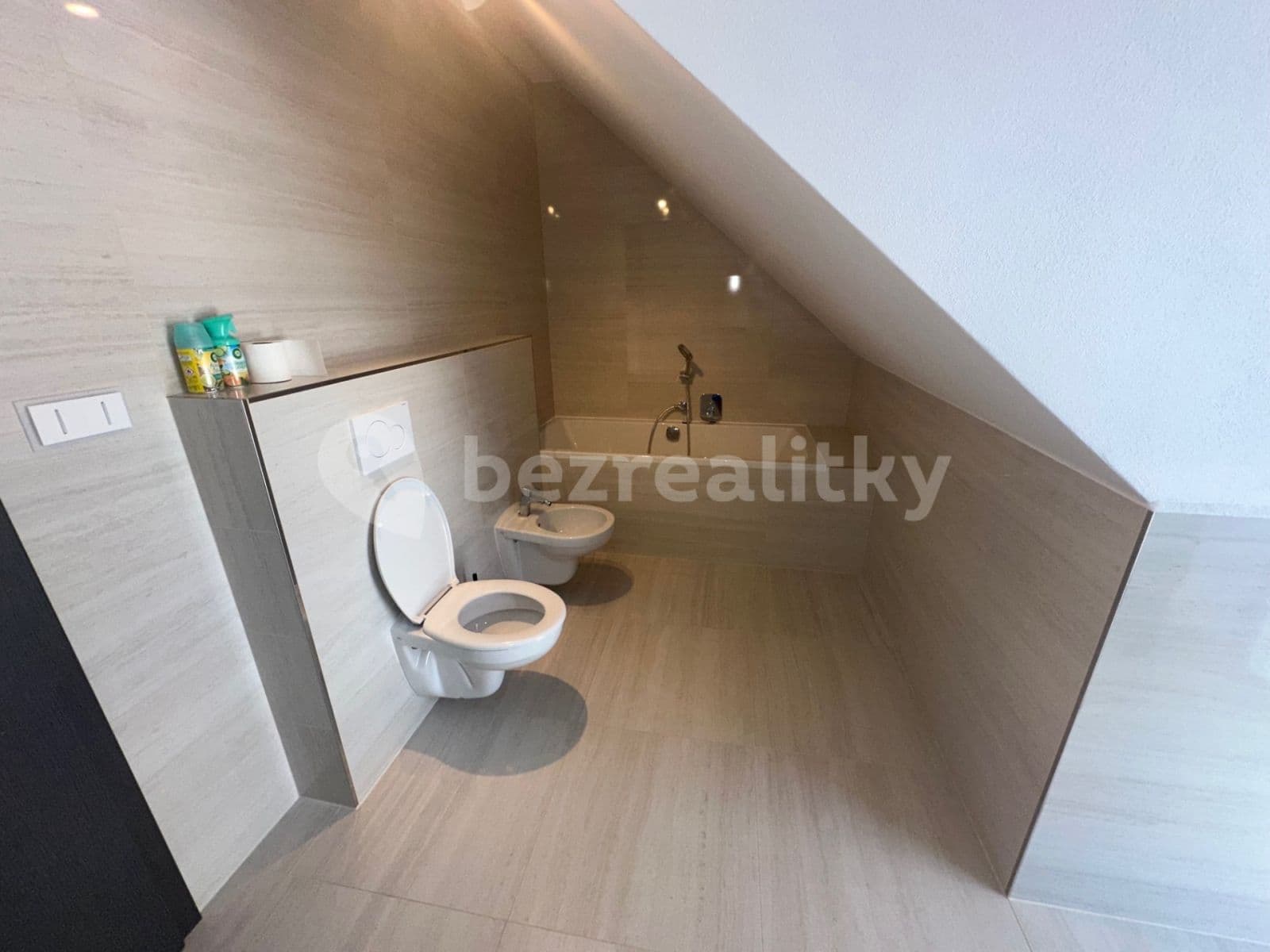 Pronájem domu 180 m², pozemek 351 m², Modřínová, Zruč-Senec, Plzeňský kraj Pronájem domu 180 m², pozemek 351 m², Modřínová, Zruč-Senec, Plzeňský kraj