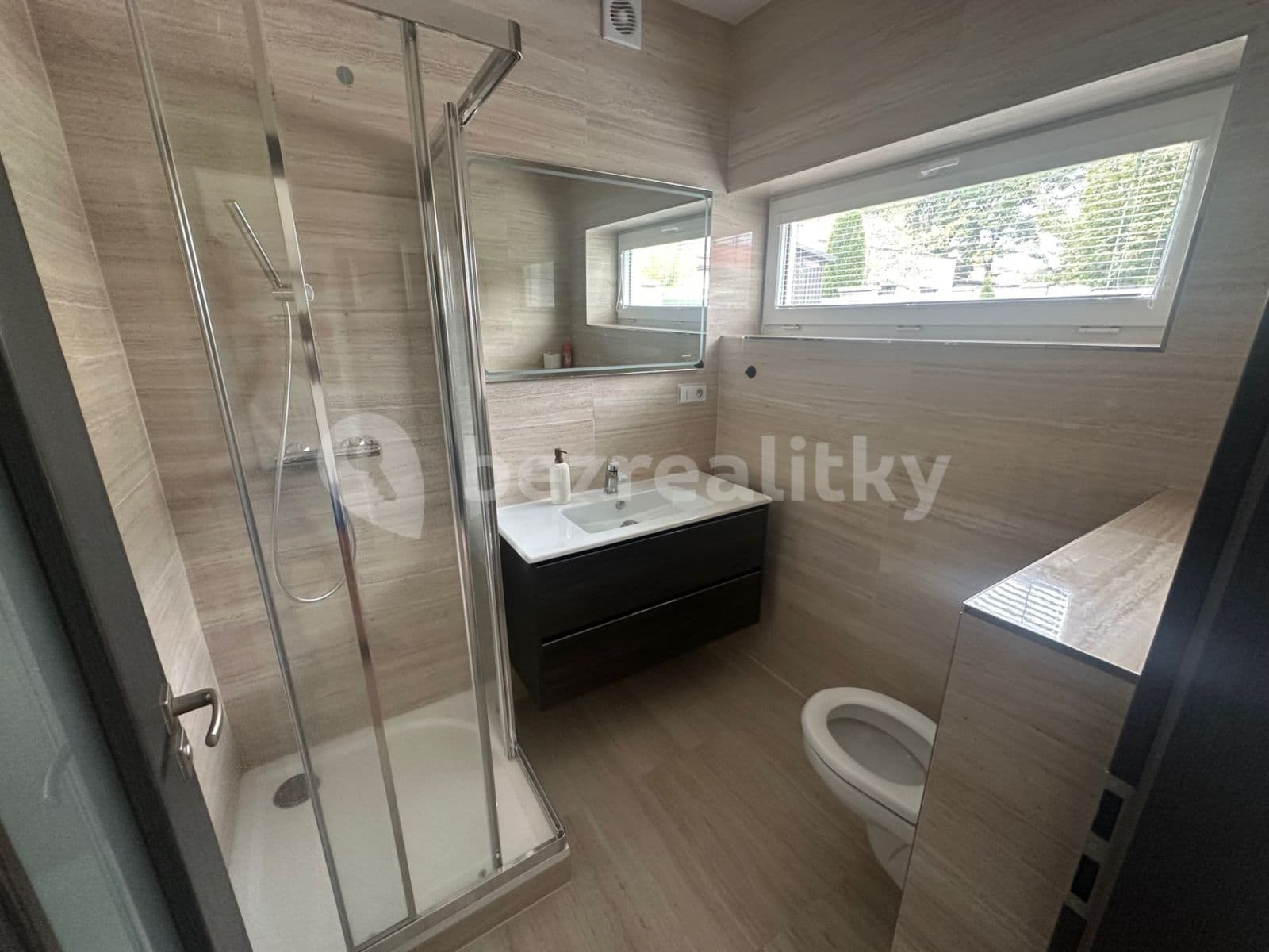 Pronájem domu 180 m², pozemek 351 m², Modřínová, Zruč-Senec, Plzeňský kraj Pronájem domu 180 m², pozemek 351 m², Modřínová, Zruč-Senec, Plzeňský kraj