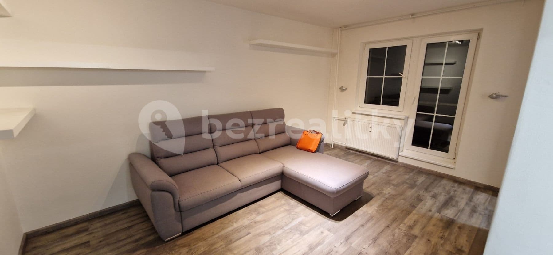 Pronájem bytu 2+kk 42 m², Braniborská, Milovice, Středočeský kraj Pronájem bytu 2+kk 42 m², Braniborská, Milovice, Středočeský kraj