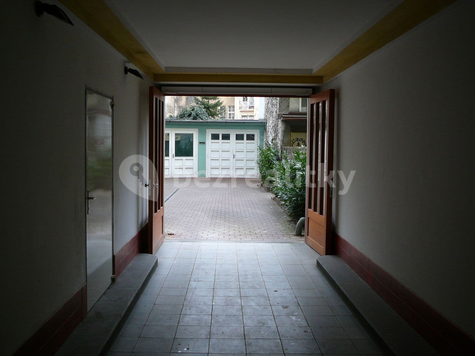 Pronájem garáže 21 m², Uralská, Praha, Praha Pronájem garáže 21 m², Uralská, Praha, Praha