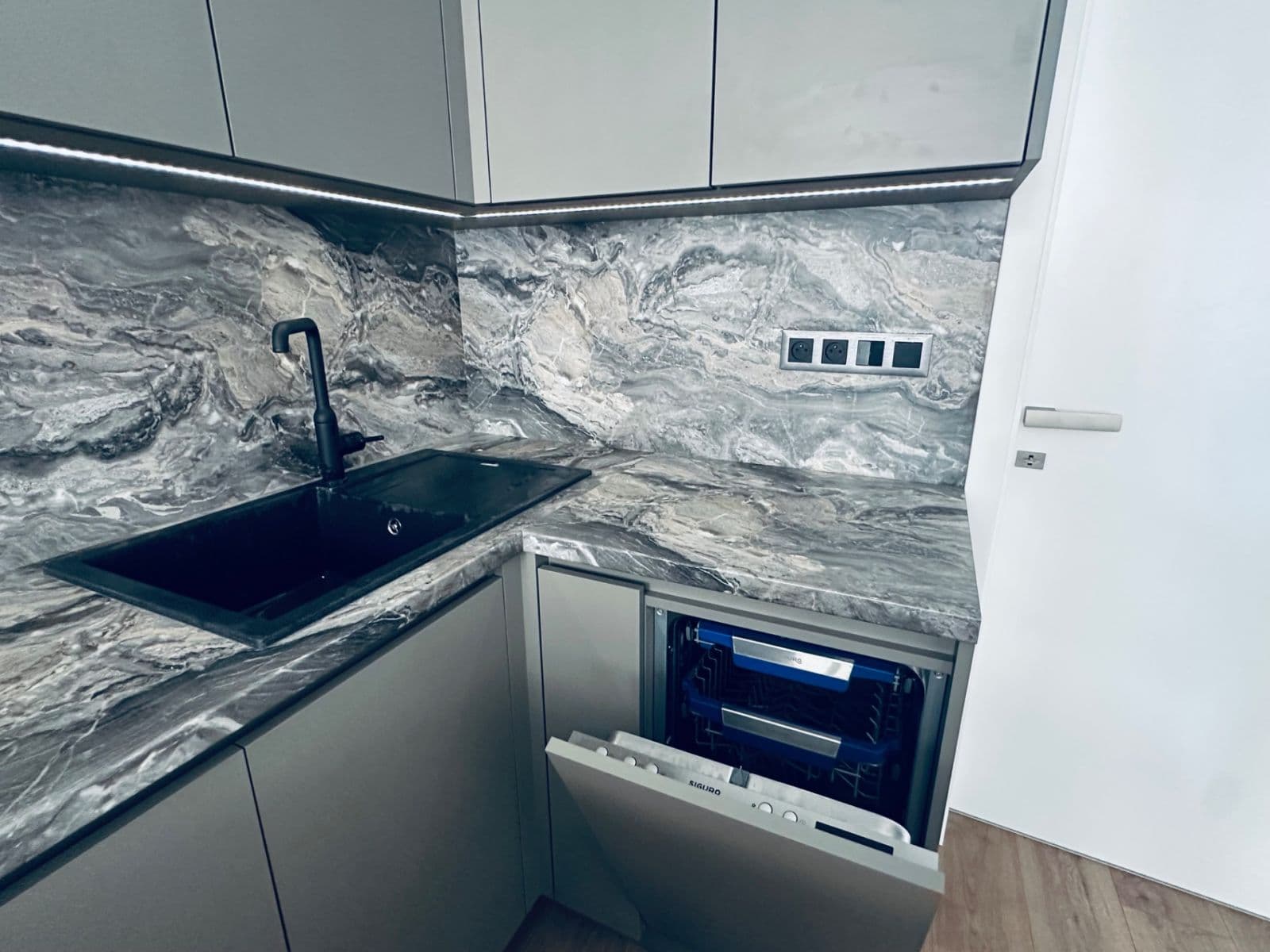 Pronájem bytu 2+1 58 m², Milady Horákové, Praha, Praha Pronájem bytu 2+1 58 m², Milady Horákové, Praha, Praha