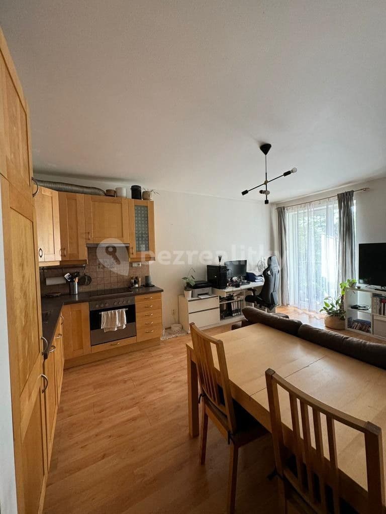 Pronájem bytu 2+kk 47 m², Boženy Koutníkové, Čelákovice, Středočeský kraj Pronájem bytu 2+kk 47 m², Boženy Koutníkové, Čelákovice, Středočeský kraj