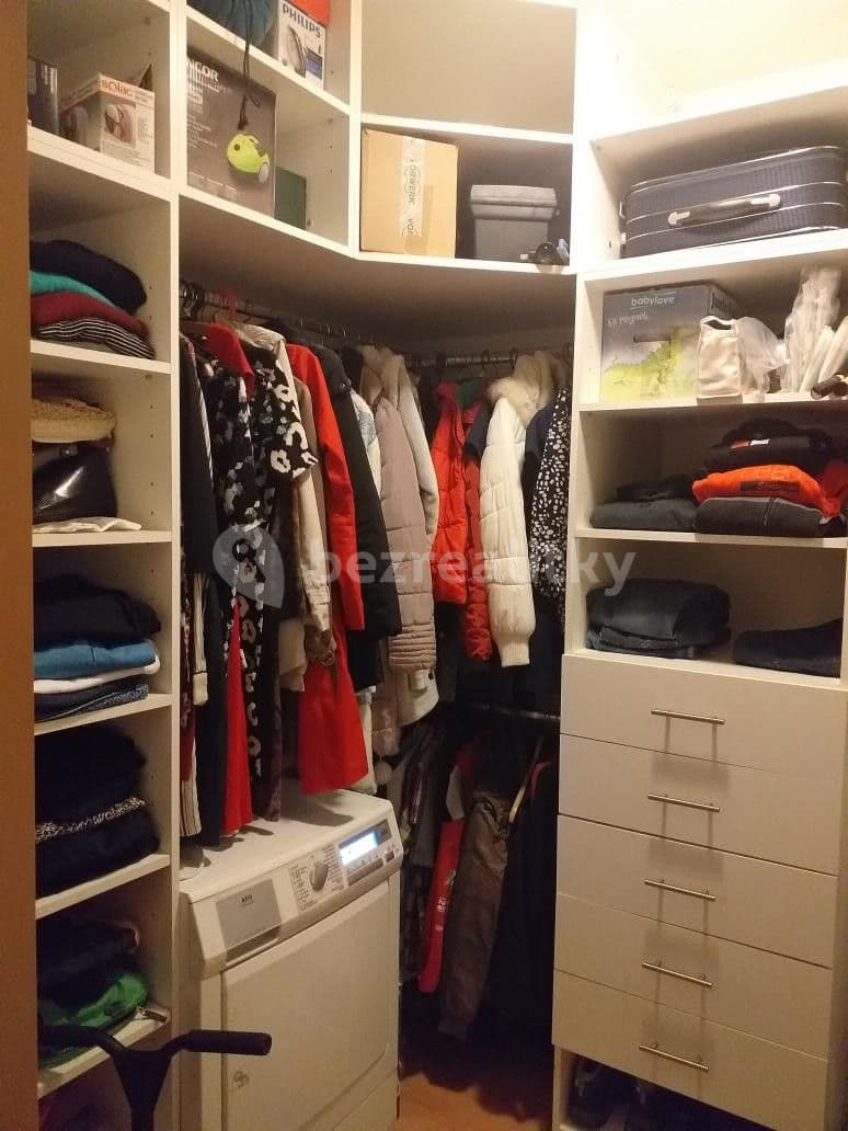 Pronájem bytu 2+kk 47 m², Boženy Koutníkové, Čelákovice, Středočeský kraj Pronájem bytu 2+kk 47 m², Boženy Koutníkové, Čelákovice, Středočeský kraj