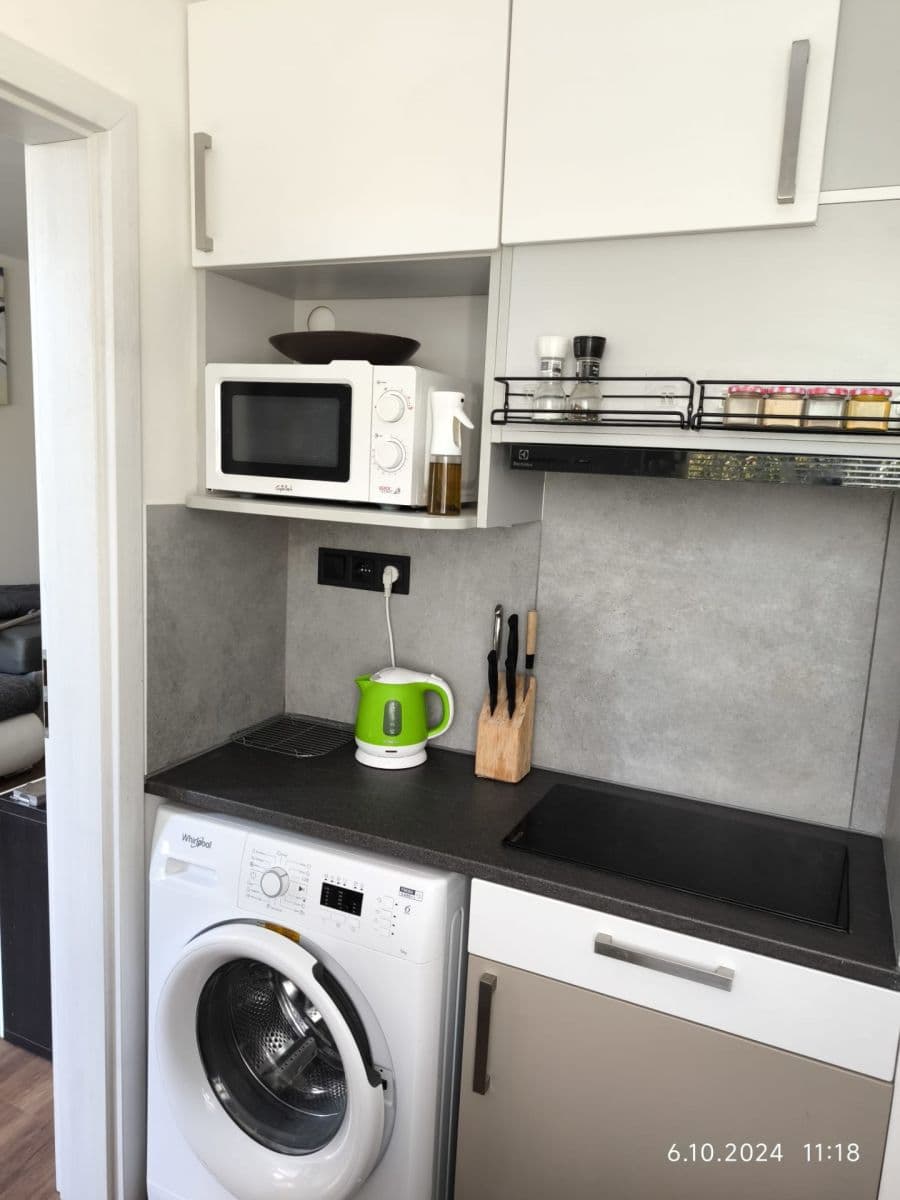 Pronájem bytu 1+kk 31 m², Benkova, Praha, Praha Pronájem bytu 1+kk 31 m², Benkova, Praha, Praha