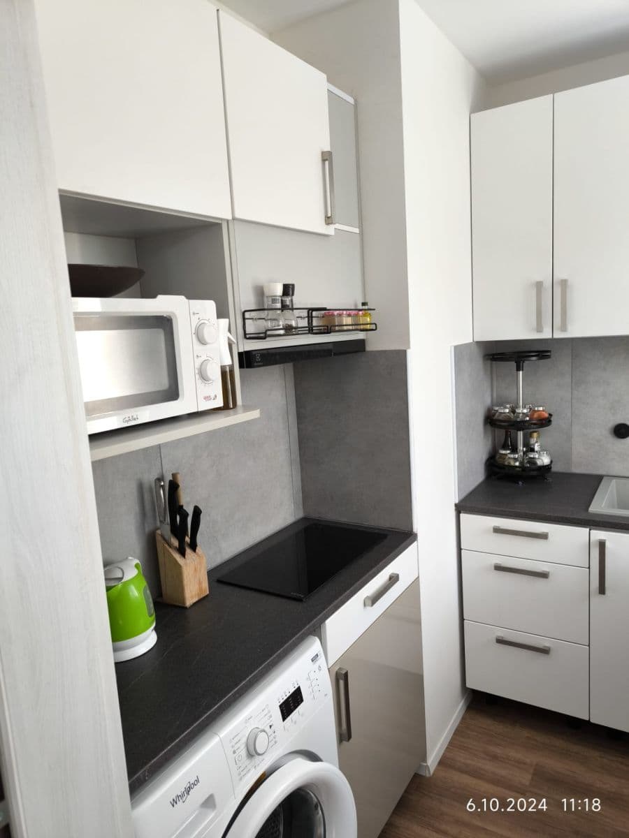 Pronájem bytu 1+kk 31 m², Benkova, Praha, Praha Pronájem bytu 1+kk 31 m², Benkova, Praha, Praha