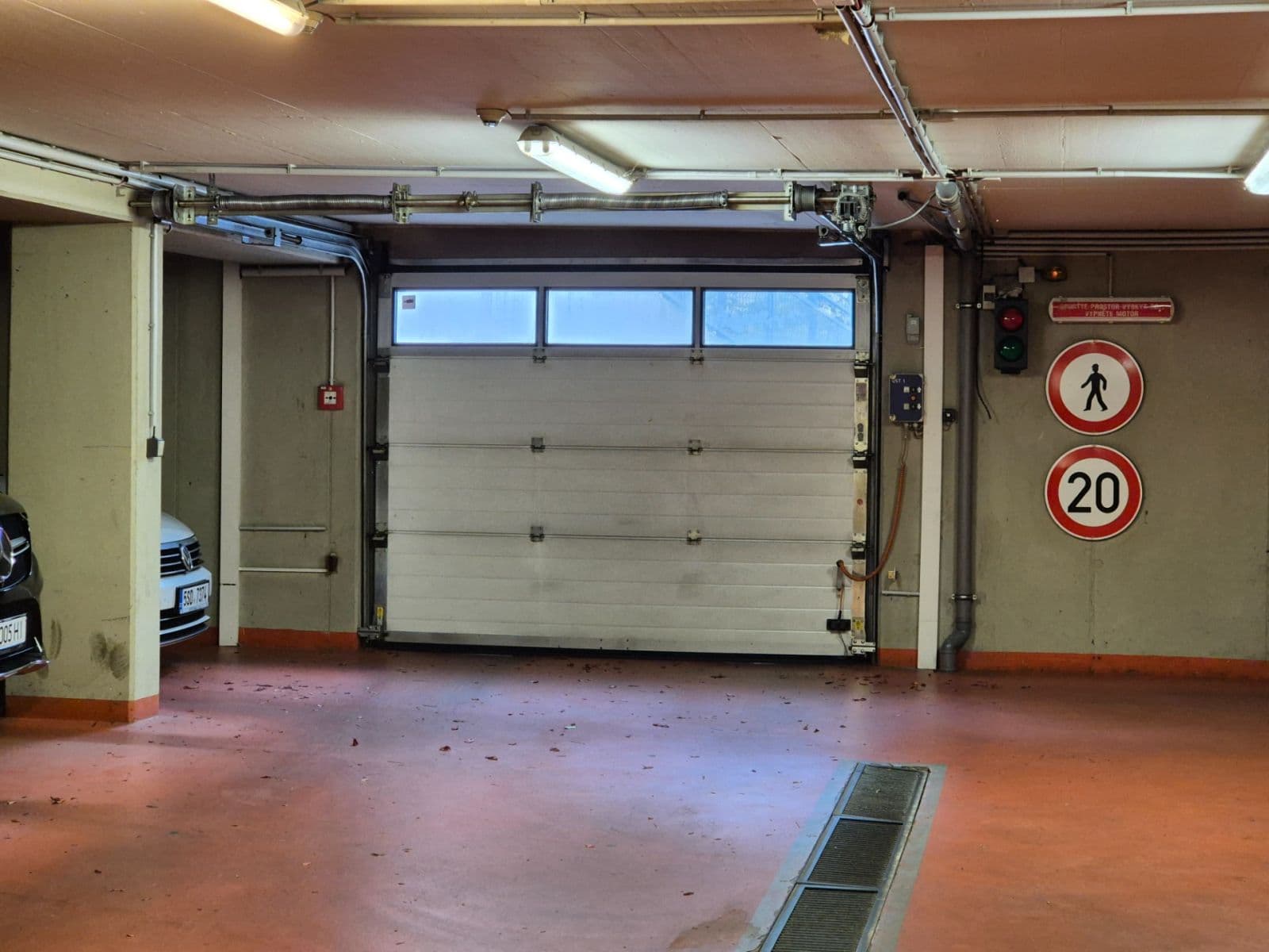 Prodej garáže 12 m², Plzeňská, Praha, Praha Prodej garáže 12 m², Plzeňská, Praha, Praha