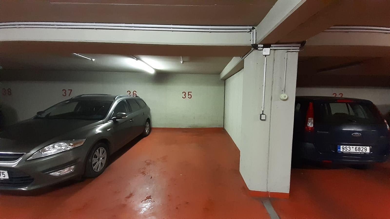 Prodej garáže 12 m², Plzeňská, Praha, Praha Prodej garáže 12 m², Plzeňská, Praha, Praha