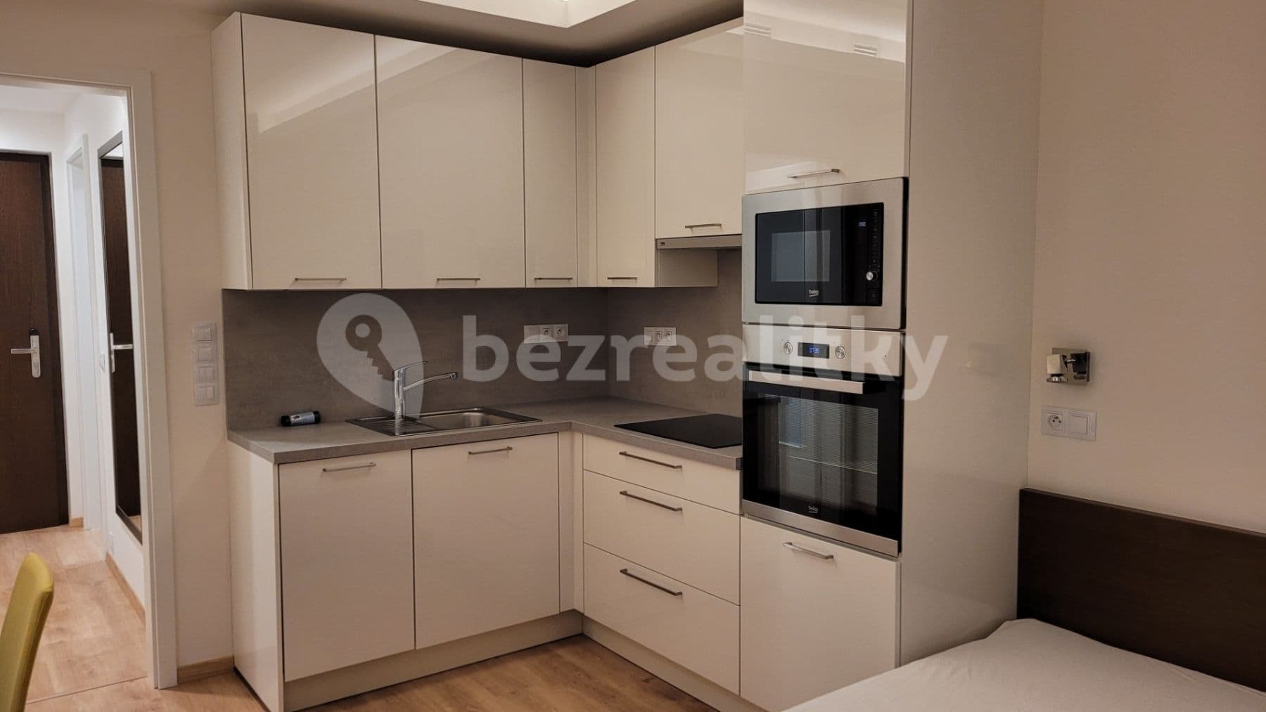 Pronájem bytu 1+kk 26 m², Mukařovského, Praha, Praha Pronájem bytu 1+kk 26 m², Mukařovského, Praha, Praha