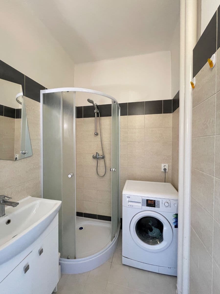 Pronájem bytu 2+1 60 m², Jakutská, Praha, Praha Pronájem bytu 2+1 60 m², Jakutská, Praha, Praha