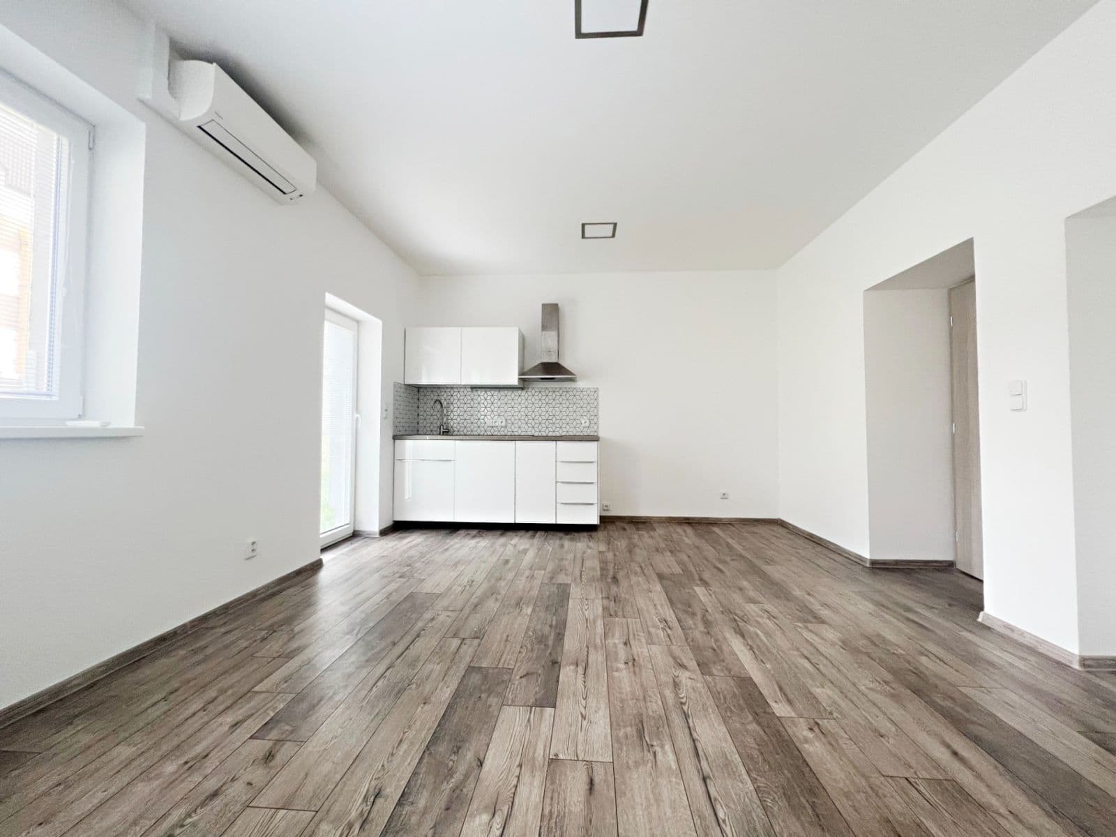 Pronájem bytu 1+kk 38 m², Nad Vápenkami, Kladno, Středočeský kraj Pronájem bytu 1+kk 38 m², Nad Vápenkami, Kladno, Středočeský kraj