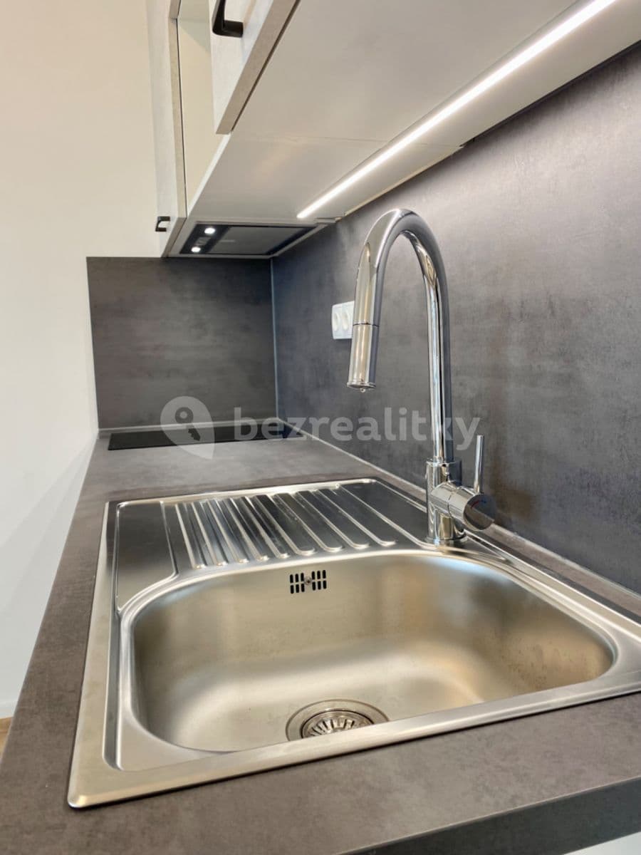 Pronájem bytu 1+kk 30 m², U Židovského hřbitova, Beroun, Středočeský kraj Pronájem bytu 1+kk 30 m², U Židovského hřbitova, Beroun, Středočeský kraj