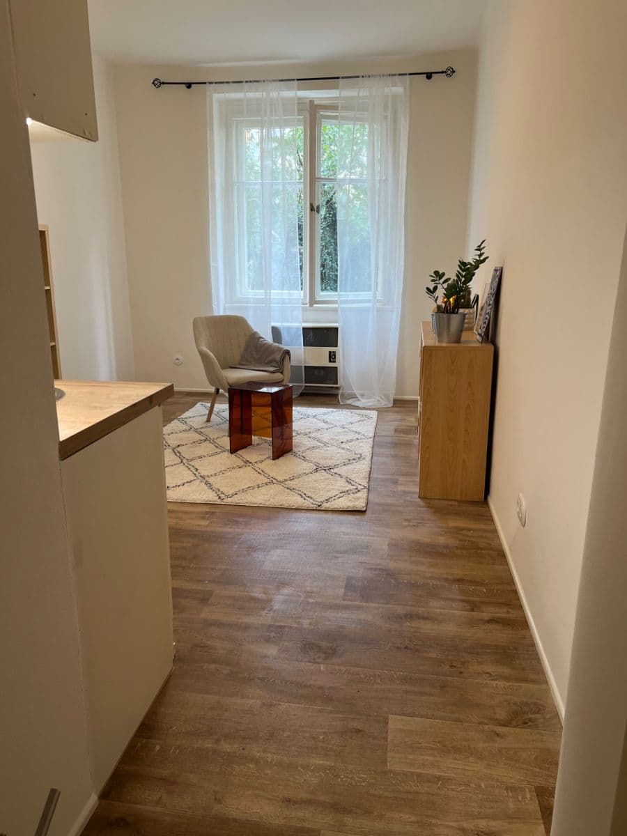 Pronájem bytu 1+kk 23 m², Kralická, Praha, Praha Pronájem bytu 1+kk 23 m², Kralická, Praha, Praha