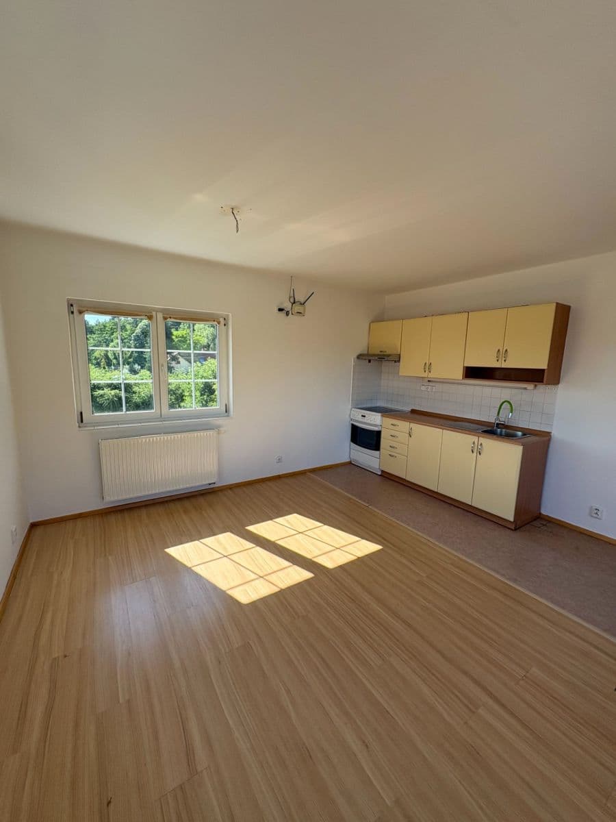 Pronájem bytu 3+kk 47 m², Zájezdní, Mukařov, Středočeský kraj Pronájem bytu 3+kk 47 m², Zájezdní, Mukařov, Středočeský kraj