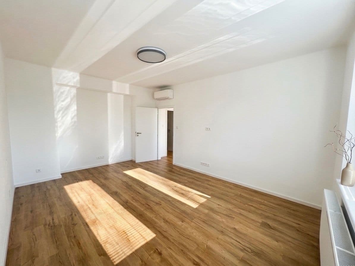Pronájem bytu 3+1 98 m², Budějovická, Praha, Praha Pronájem bytu 3+1 98 m², Budějovická, Praha, Praha