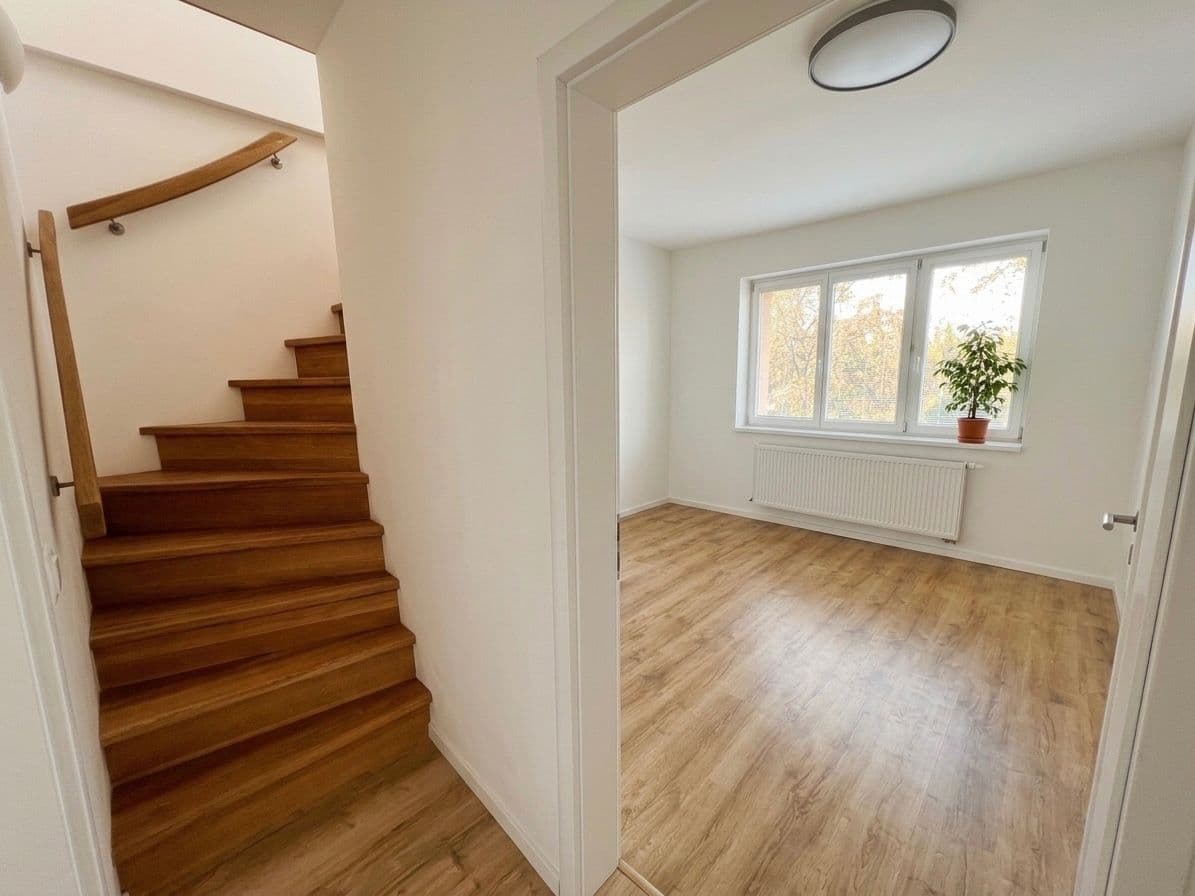 Pronájem bytu 3+1 98 m², Budějovická, Praha, Praha Pronájem bytu 3+1 98 m², Budějovická, Praha, Praha
