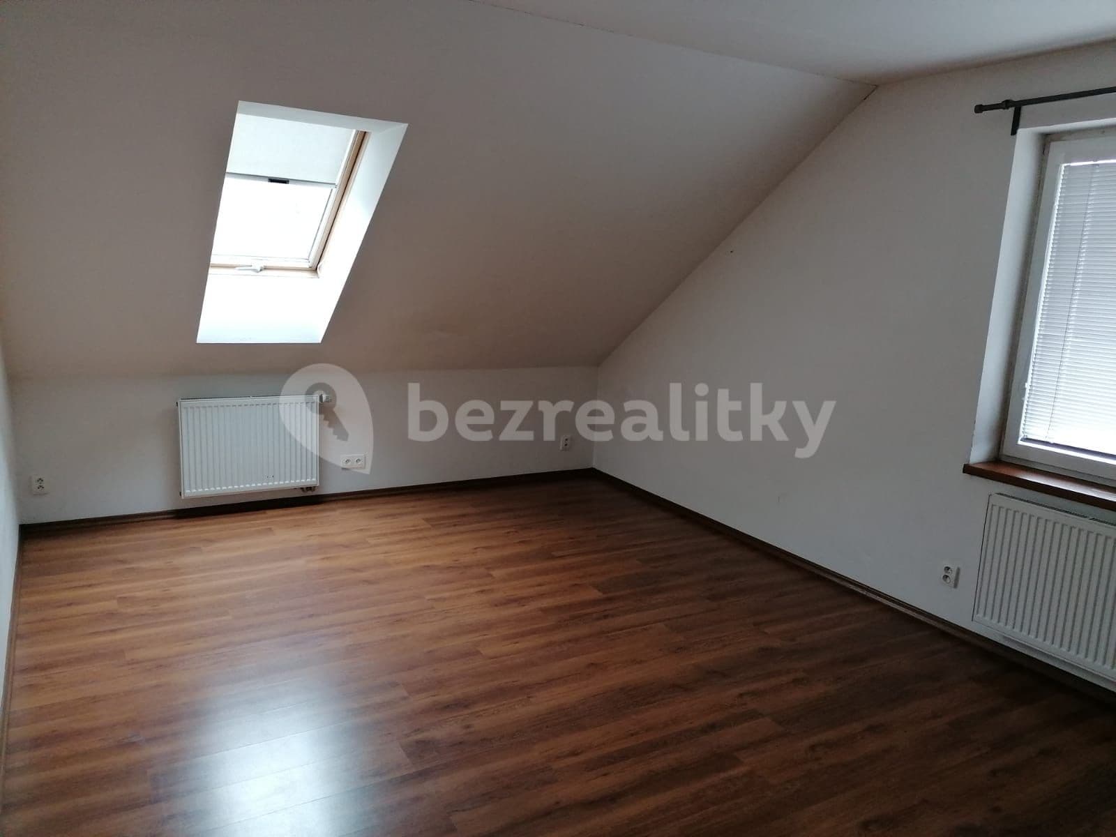Pronájem bytu 1+kk 35 m², Ringhofferova, Velké Popovice, Středočeský kraj Pronájem bytu 1+kk 35 m², Ringhofferova, Velké Popovice, Středočeský kraj
