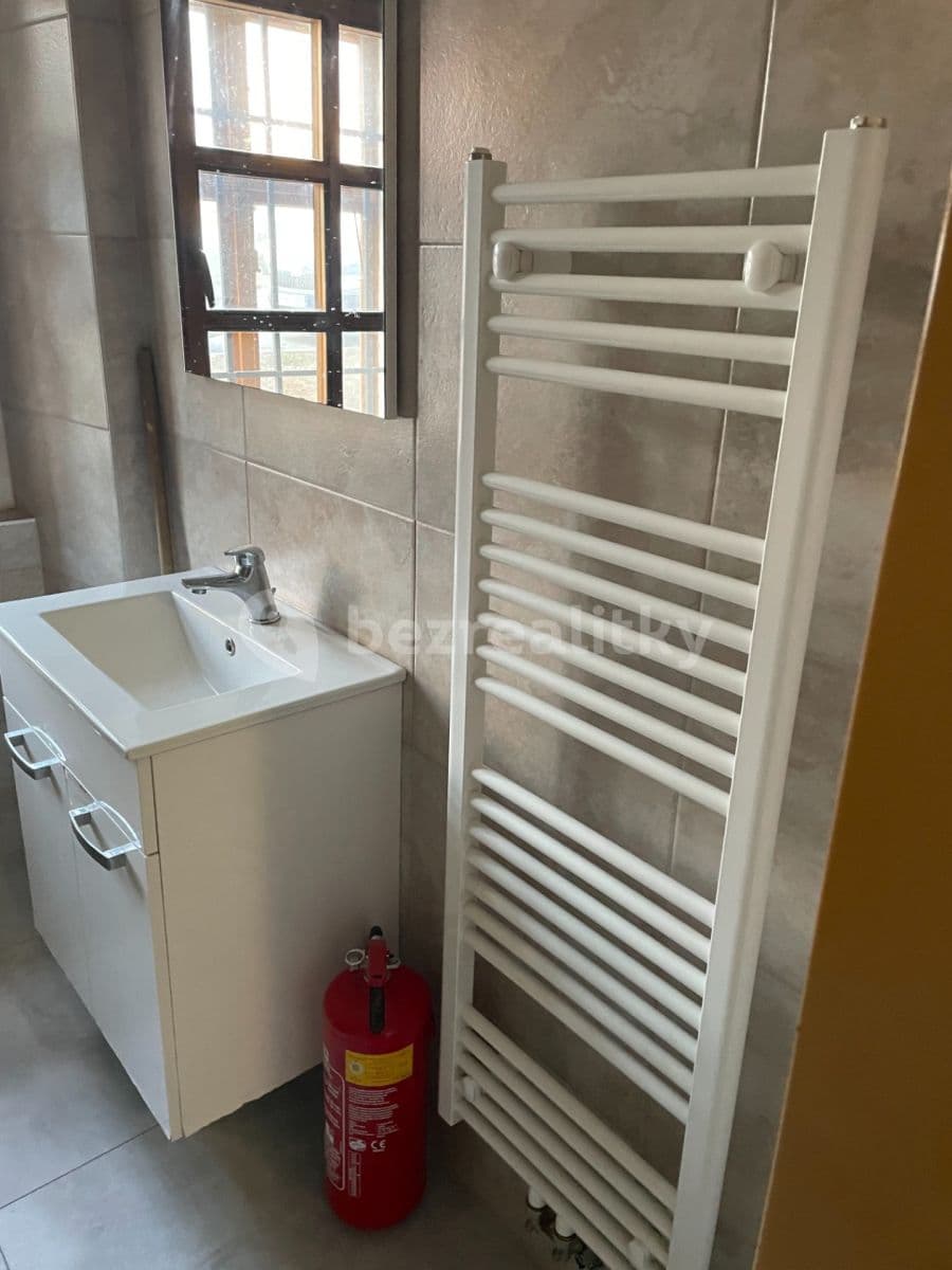 Pronájem bytu 2+kk 50 m², Sušilovo náměstí, Rousínov, Jihomoravský kraj Pronájem bytu 2+kk 50 m², Sušilovo náměstí, Rousínov, Jihomoravský kraj