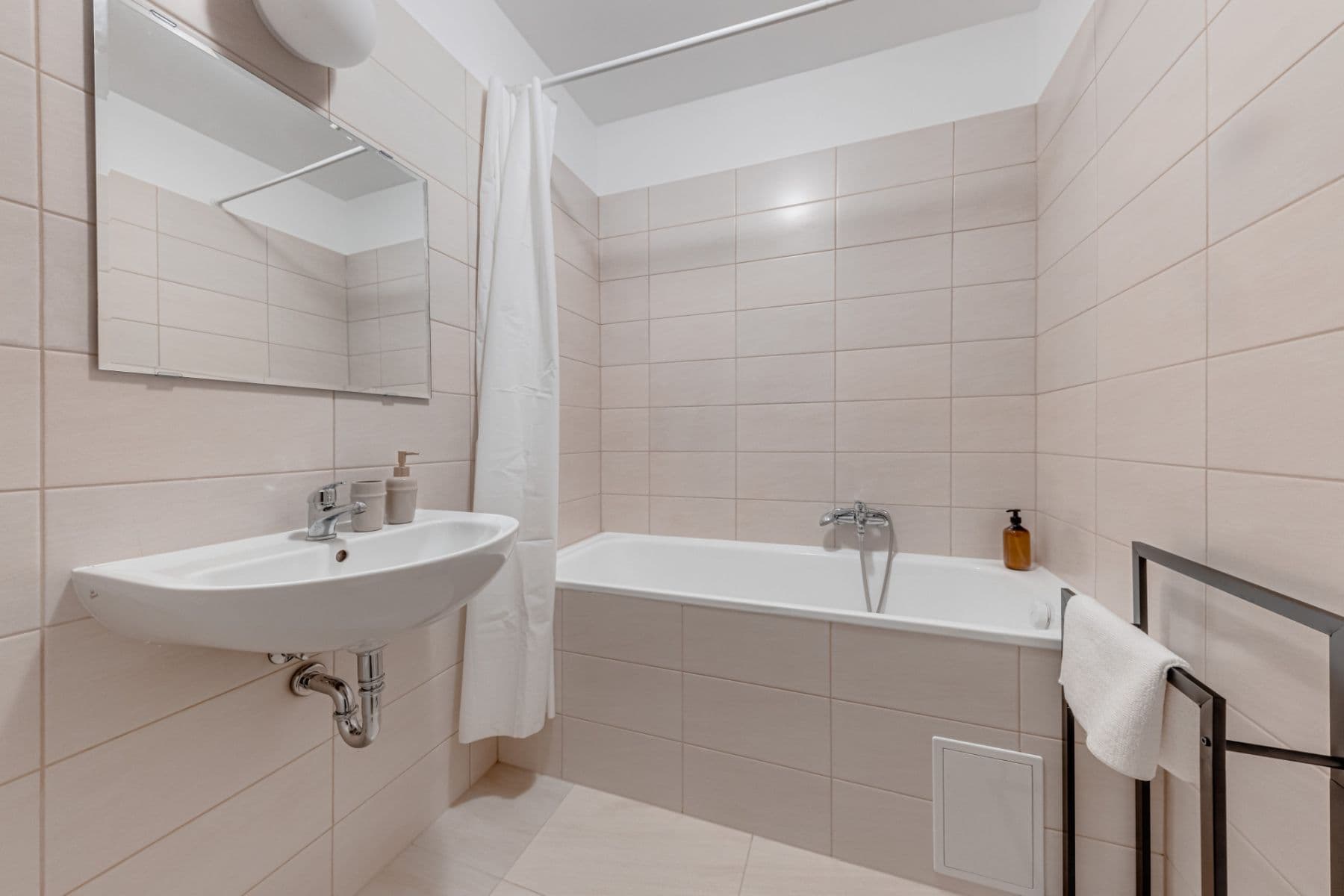 Pronájem bytu 33 m², Víta Nejedlého, Praha, Praha Pronájem bytu 33 m², Víta Nejedlého, Praha, Praha