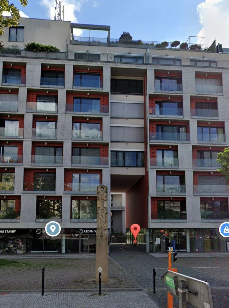 Pronájem garáže 15 m², Korunní, Praha, Praha Pronájem garáže 15 m², Korunní, Praha, Praha
