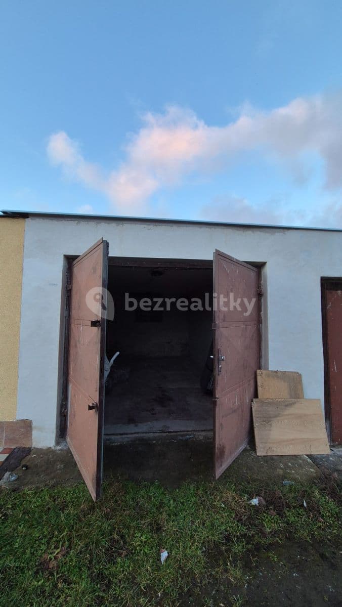 Pronájem garáže 21 m², Ústí nad Labem, Ústecký kraj Pronájem garáže 21 m², Ústí nad Labem, Ústecký kraj