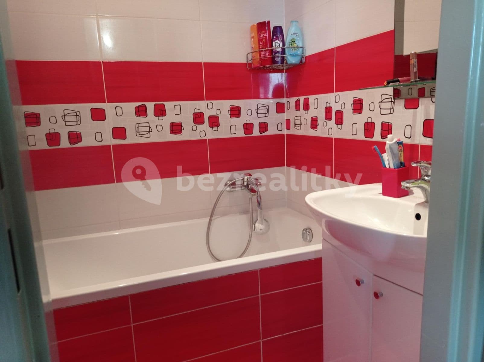 Pronájem bytu 3+kk 66 m², Smetanovo nábřeží, Hradec Králové, Královéhradecký kraj Pronájem bytu 3+kk 66 m², Smetanovo nábřeží, Hradec Králové, Královéhradecký kraj