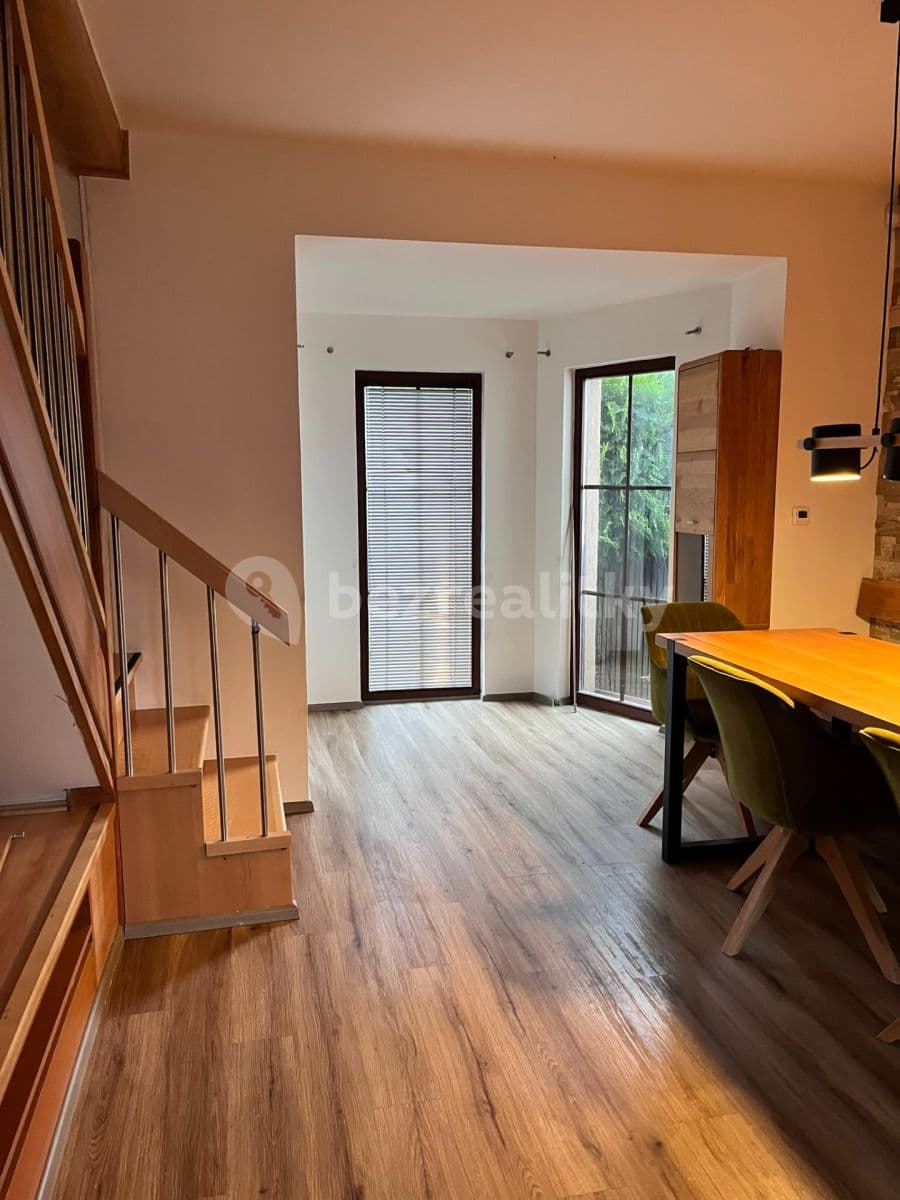 Pronájem domu 100 m², pozemek 170 m², Pod Vrbou, Sezimovo Ústí, Jihočeský kraj Pronájem domu 100 m², pozemek 170 m², Pod Vrbou, Sezimovo Ústí, Jihočeský kraj