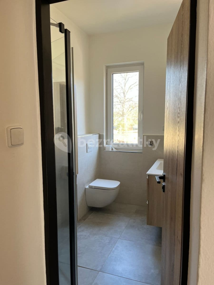 Pronájem domu 100 m², pozemek 170 m², Pod Vrbou, Sezimovo Ústí, Jihočeský kraj Pronájem domu 100 m², pozemek 170 m², Pod Vrbou, Sezimovo Ústí, Jihočeský kraj