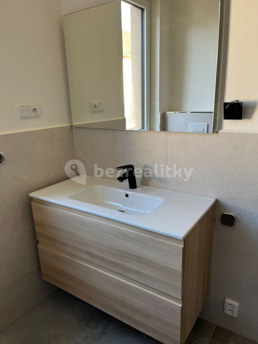 Pronájem domu 100 m², pozemek 170 m², Pod Vrbou, Sezimovo Ústí, Jihočeský kraj Pronájem domu 100 m², pozemek 170 m², Pod Vrbou, Sezimovo Ústí, Jihočeský kraj