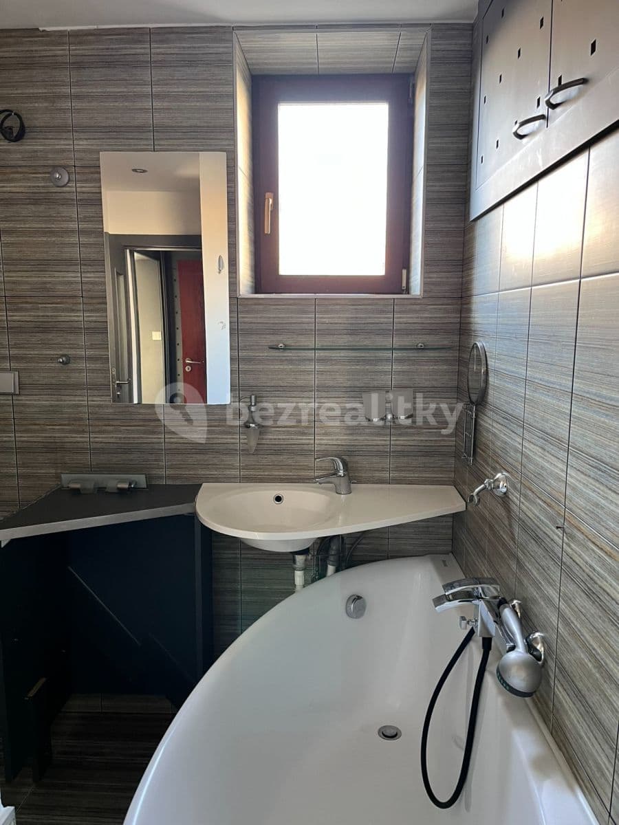 Pronájem domu 100 m², pozemek 170 m², Pod Vrbou, Sezimovo Ústí, Jihočeský kraj Pronájem domu 100 m², pozemek 170 m², Pod Vrbou, Sezimovo Ústí, Jihočeský kraj