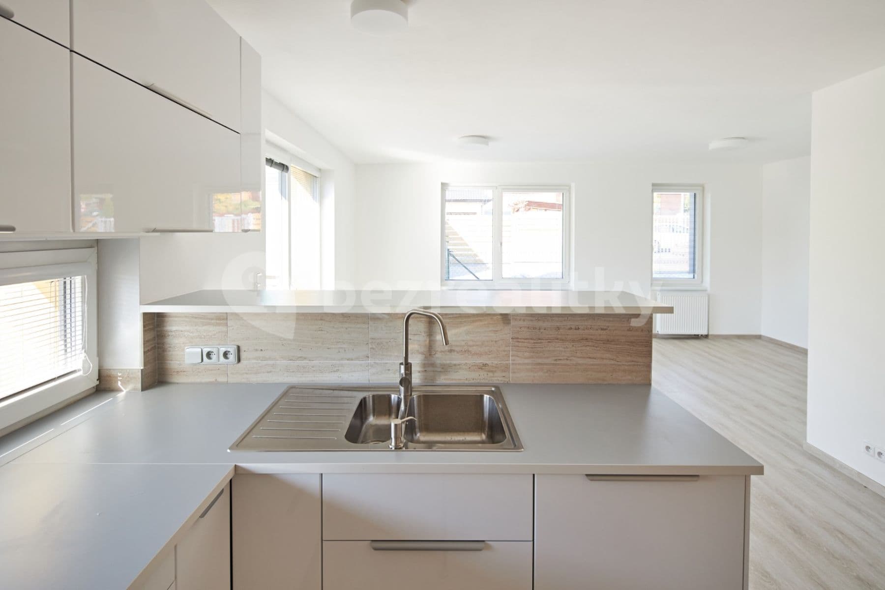 Pronájem domu 120 m², pozemek 302 m², Červánková, Černošice, Středočeský kraj Pronájem domu 120 m², pozemek 302 m², Červánková, Černošice, Středočeský kraj