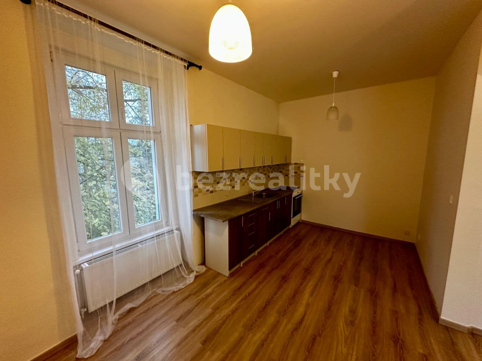 Pronájem bytu 2+kk 49 m², Huťská, Kladno, Středočeský kraj Pronájem bytu 2+kk 49 m², Huťská, Kladno, Středočeský kraj