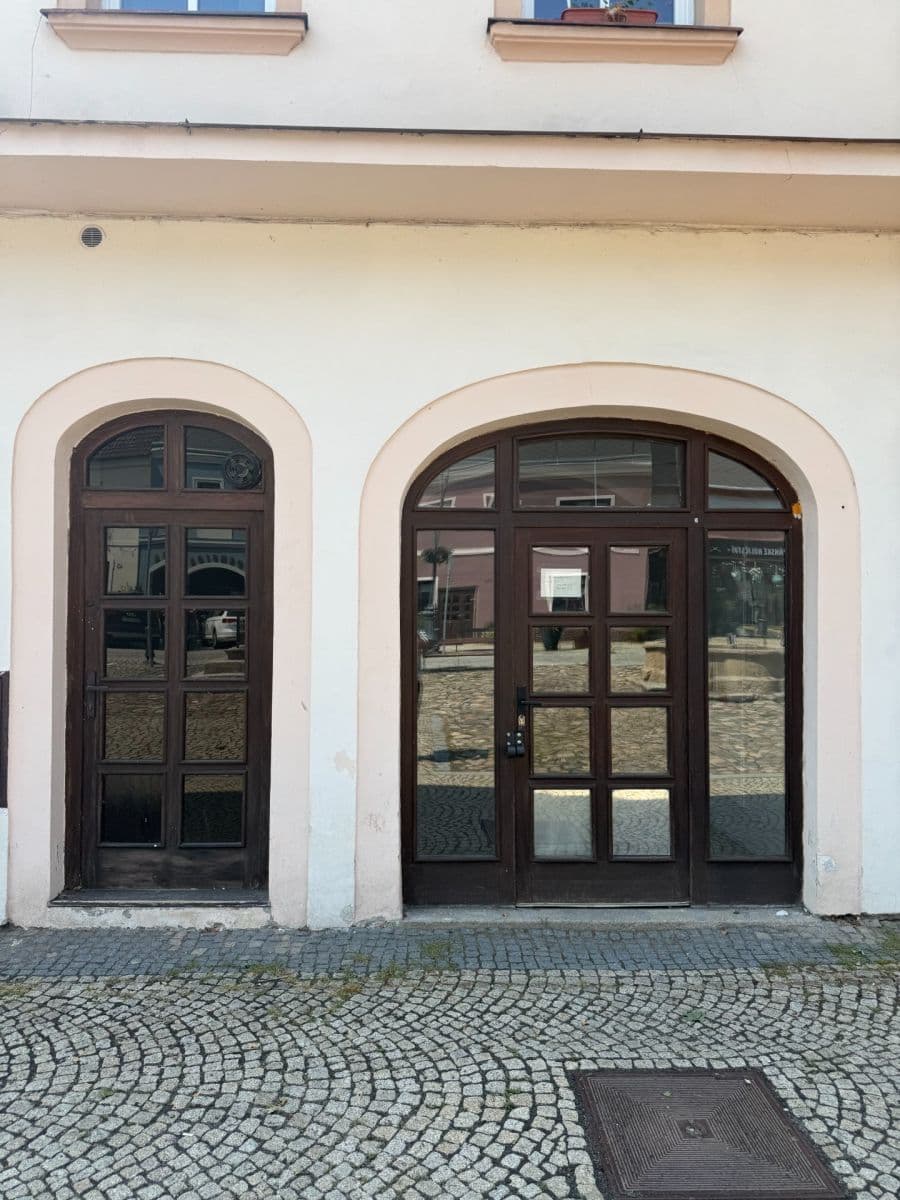 Pronájem nebytového prostoru 37 m², Staré náměstí, Ostrov, Karlovarský kraj Pronájem nebytového prostoru 37 m², Staré náměstí, Ostrov, Karlovarský kraj