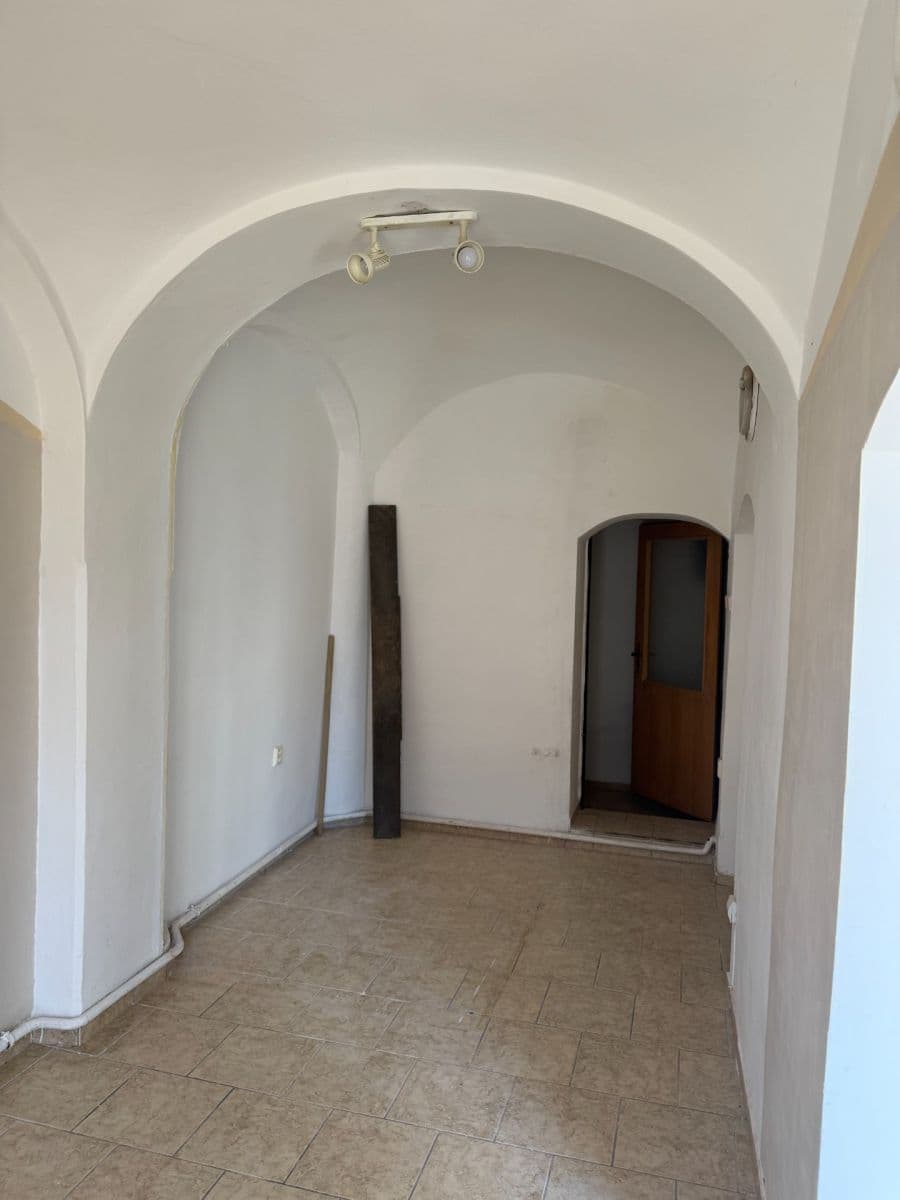 Pronájem nebytového prostoru 37 m², Staré náměstí, Ostrov, Karlovarský kraj Pronájem nebytového prostoru 37 m², Staré náměstí, Ostrov, Karlovarský kraj