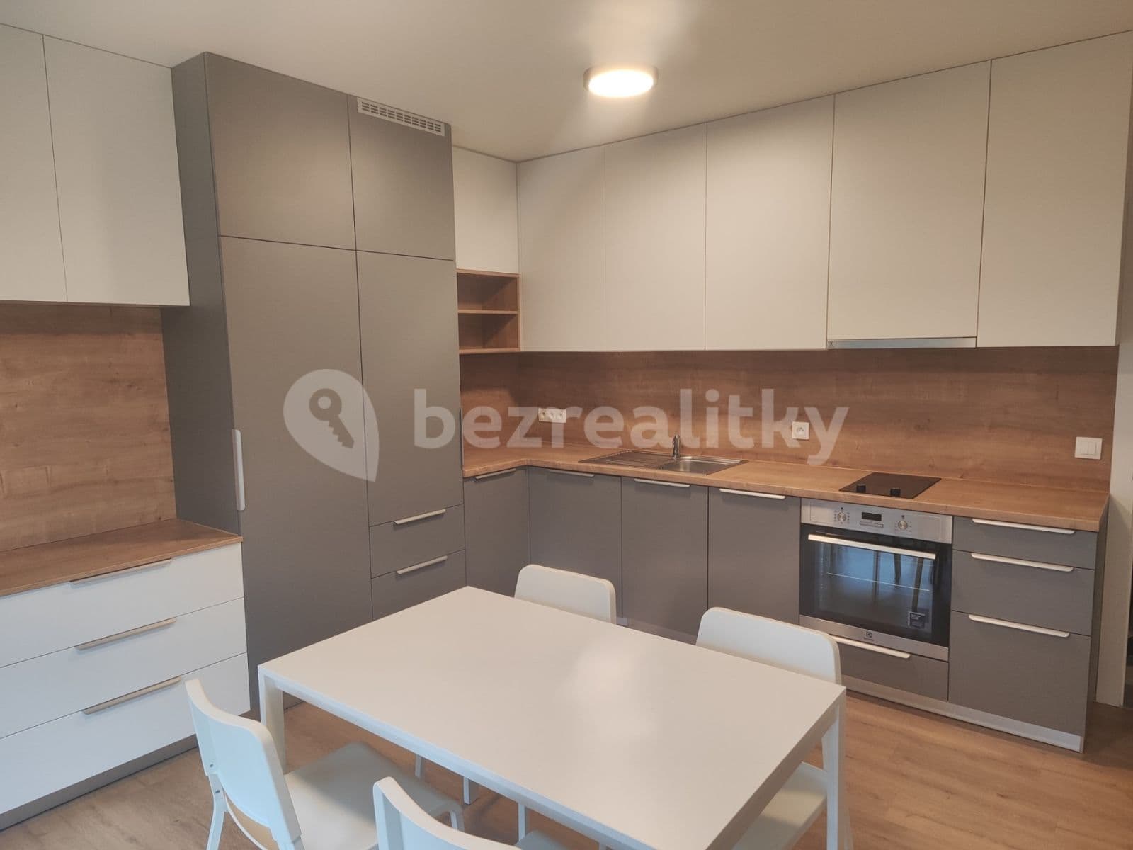 Pronájem bytu 1+kk 28 m², Sportovní, Židlochovice, Jihomoravský kraj Pronájem bytu 1+kk 28 m², Sportovní, Židlochovice, Jihomoravský kraj