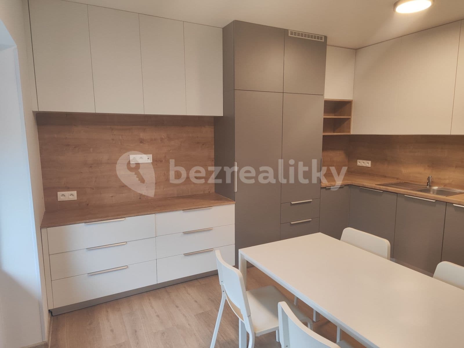 Pronájem bytu 1+kk 28 m², Sportovní, Židlochovice, Jihomoravský kraj Pronájem bytu 1+kk 28 m², Sportovní, Židlochovice, Jihomoravský kraj
