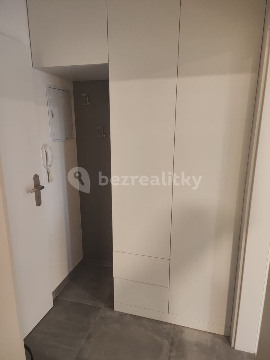 Pronájem bytu 1+kk 28 m², Sportovní, Židlochovice, Jihomoravský kraj Pronájem bytu 1+kk 28 m², Sportovní, Židlochovice, Jihomoravský kraj