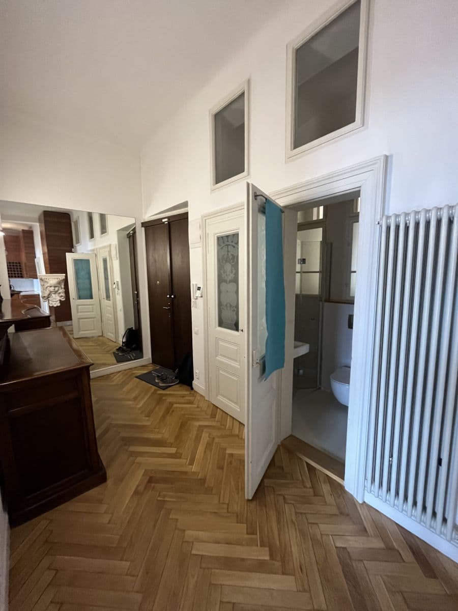 Pronájem bytu 105 m², Masarykovo nábřeží, Praha, Praha Pronájem bytu 105 m², Masarykovo nábřeží, Praha, Praha