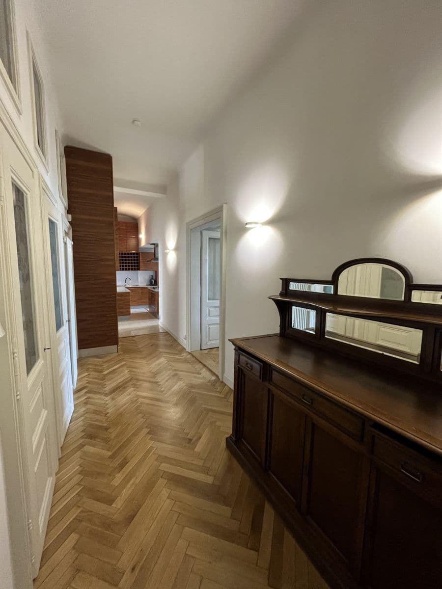 Pronájem bytu 105 m², Masarykovo nábřeží, Praha, Praha Pronájem bytu 105 m², Masarykovo nábřeží, Praha, Praha