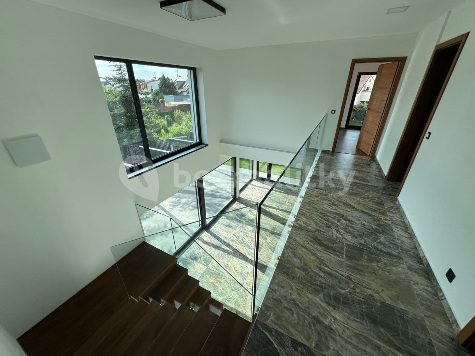 Pronájem domu 205 m², pozemek 485 m², Národních hrdinů, Pardubice, Pardubický kraj Pronájem domu 205 m², pozemek 485 m², Národních hrdinů, Pardubice, Pardubický kraj