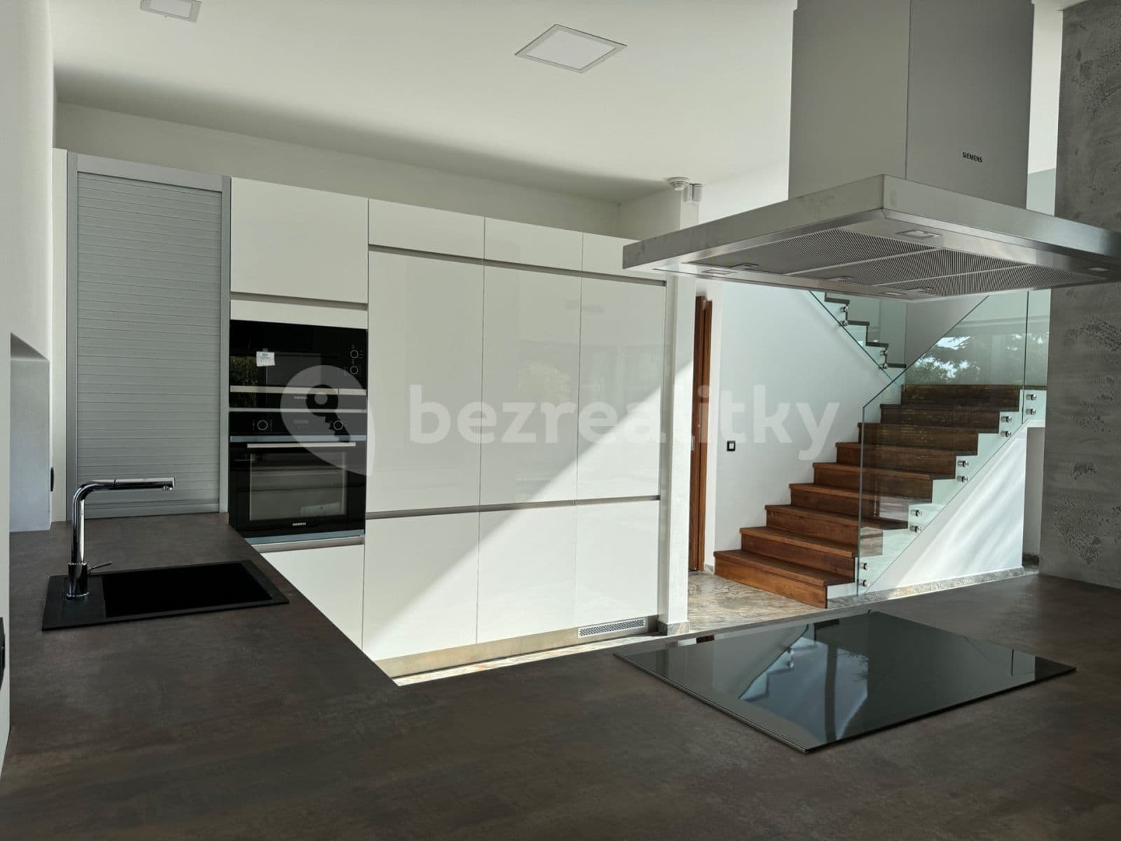 Pronájem domu 205 m², pozemek 485 m², Národních hrdinů, Pardubice, Pardubický kraj Pronájem domu 205 m², pozemek 485 m², Národních hrdinů, Pardubice, Pardubický kraj