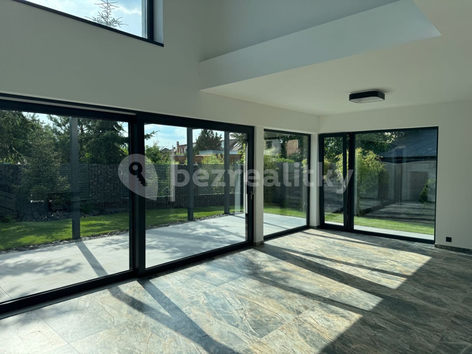 Pronájem domu 205 m², pozemek 485 m², Národních hrdinů, Pardubice, Pardubický kraj Pronájem domu 205 m², pozemek 485 m², Národních hrdinů, Pardubice, Pardubický kraj