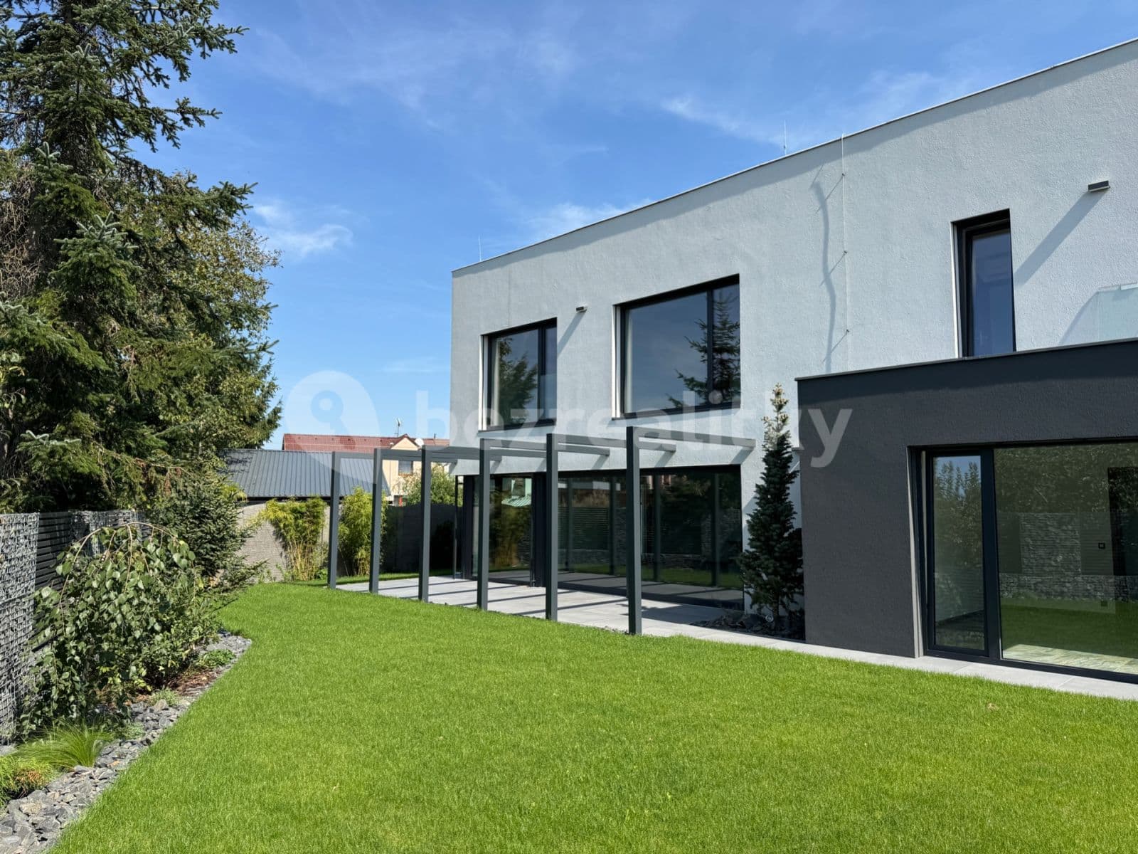 Pronájem domu 205 m², pozemek 485 m², Národních hrdinů, Pardubice, Pardubický kraj Pronájem domu 205 m², pozemek 485 m², Národních hrdinů, Pardubice, Pardubický kraj