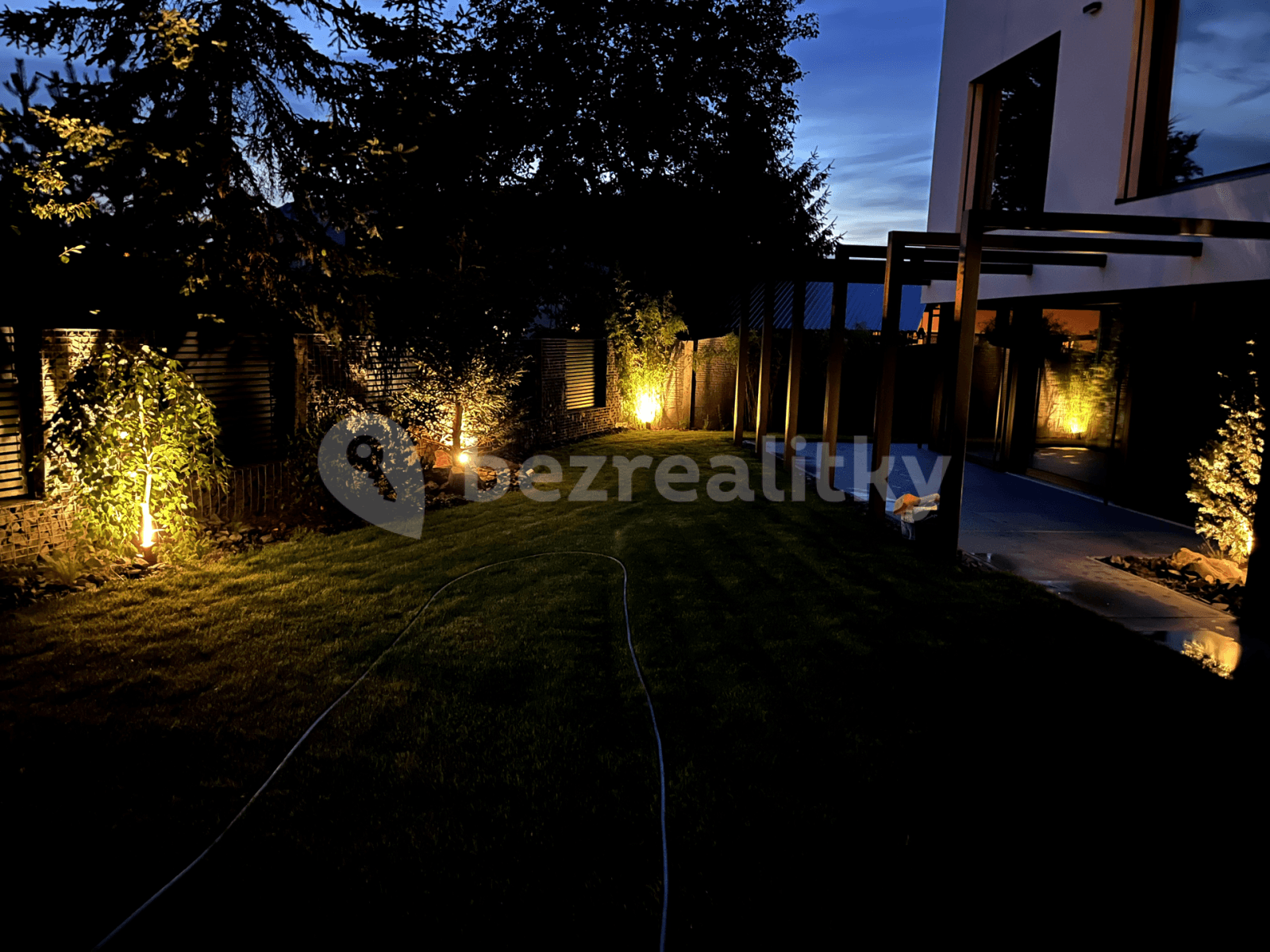 Pronájem domu 205 m², pozemek 485 m², Národních hrdinů, Pardubice, Pardubický kraj Pronájem domu 205 m², pozemek 485 m², Národních hrdinů, Pardubice, Pardubický kraj