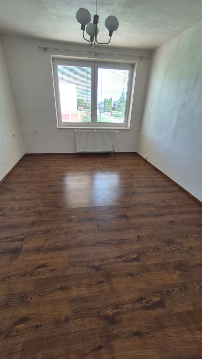 Prodej bytu 3+1 72 m², 9. května, Hrušovany nad Jevišovkou, Jihomoravský kraj Prodej bytu 3+1 72 m², 9. května, Hrušovany nad Jevišovkou, Jihomoravský kraj